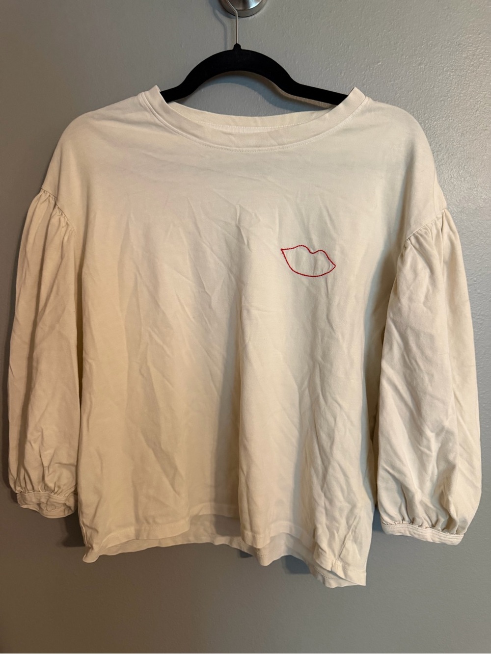 Clare V White Puff-Sleeve Long-Sleeve Tee with Red Lip Embroidery